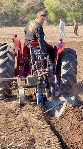 International B275 tractor at the Thorne and District Agricultural Society ploughing match | Pro Horizon Farming Content