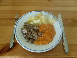 Dušená mrkev s vepřovým masem - fotografie 3 - Toprecepty.cz