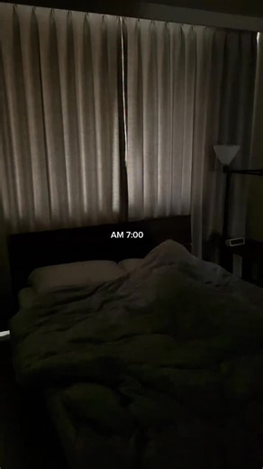 田中里奈／Rina Tanaka on Instagram: "毛布+掛け布団派の人は、これ1枚でOK！ この冬の掛け布団は、疲労回復パジャマで有名なTENTIALさんで大人気の掛け布にしました。 ＼12/11 まで楽天スーパーセールで15%ポイントバック中！／ ⚫︎ BAKUNE 掛け布団 ウォーム この一枚で毛布と掛け布団を一体化！ これが想像以上の寝心地の良さ🥺 この厚さなのにしっかりあたたかいし、何より快適…！！ TENTIAL独自の「Sleep Conditioning Technology ®」が使われた中綿素材は、調温調湿機能で快適な温度と湿度に近づけて、理想的な寝床環境を整えてくれるそう✨ シアバター加工で、しっとりなめらかな肌触り。 カバーも不要だし、洗濯ネットを使用したら自宅で洗濯もOK！だからお手入れも楽ちんなのが嬉しい。 あまりにいいから、掛け布団だけじゃなくて、敷きパッドと枕パッドも買い足そうかと計画中。 我が家のグレーの他にも色んなカラーやサイズがあるので気になる方は是非チェックしてね！ 私の楽天ROOMにも載せてます🙋🏻‍♀️ #PR #BAKUNE