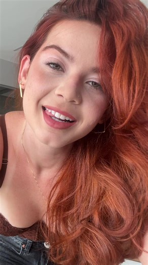 Julia Linhares dançando funk no TikTok