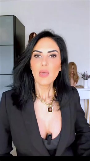 There’s a big difference between learning a method and mastering a method. Anyone can follow steps. Mastery is knowing when to adjust, customize, and rethink the approach. That’s why we don’t use a one-size-fits-all method. ❌ Every guest has different hair density, scalp needs, lifestyle, and goals—and the traditional approach doesn’t work for everyone. 🎥 Watch this short clip to see why our approach looks different and why it matters. 😉 | Zoya Salon & Extensions