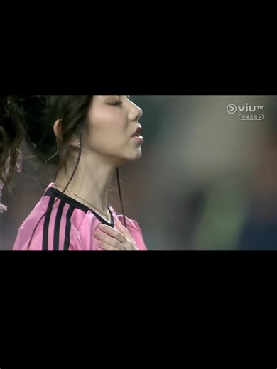 G.E.M. performs the Spanish version of “Gloria” at the Hong Kong stadium.#GEM #gloria #鄧紫棋#live#spanish #HongKongStadium
