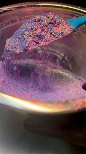 Terra Moons Cosmetics on Instagram: "Alien’s Bloom 👾 🌈 A multichrome shade that shifts like a rainbow with a purple pink base ✨ It’s on the flakier side due to the larger particles of mica but that’s what makes it so reflective. 🪩 Use your fav glitter glue and enjoy 😉 Stay to the end to see a messy swatch 😅 #terramoonscosmetics #terramoons #eyeshadow #purpleeyeshadow #multichromeeyeshadow"