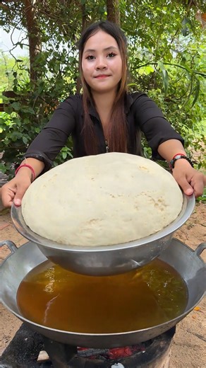 7.8K views · 58 reactions | Learn the secret to making crispy cake with sauce that’s crunchy, soft, and delicious  #CookingWithLove | The Phlox | Facebook