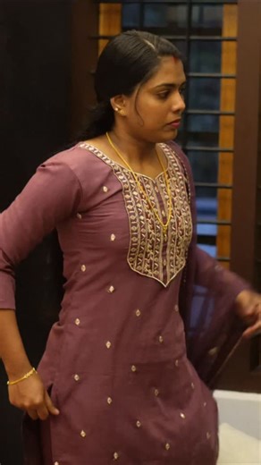 Aparna Kannan on Instagram: "Kuch kuch hotha he🤣🤣 #blacksqurieel67 #love #keralagram"