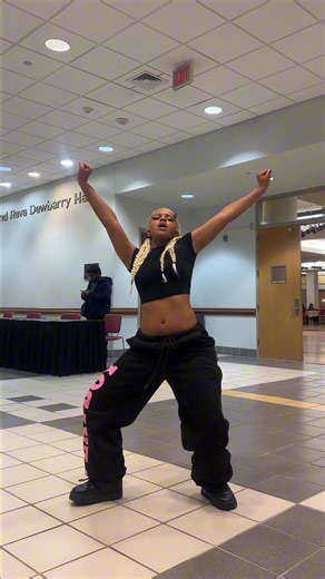 straight brows for manon today #buttons #katseye #dreamacademy #pussycatdolls #layyexe