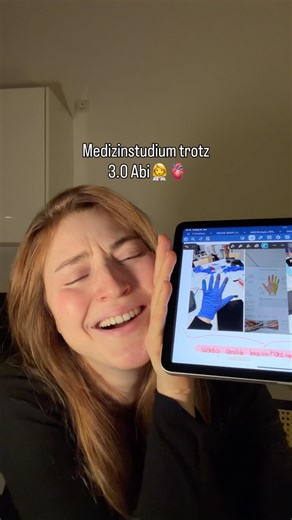 Lena | Biohacking, Ernährung & Sport on Instagram: "Anzeige | Wege ins Medizinstudium: 1. TMS: Ein Test für medizinische Studiengänge, kann dein Abi deutlich aufwerten. Viele öffentliche Unis gewichten ihn stark, ein gutes Ergebnis kann den Schnitt rechnerisch ausgleichen. Wichtig ist, dass ihr euch darauf wirklich gut vorbereitet, empfehlen kann ich euch das Komplettpaket von @medgurus.de , darin sind TMS Bücher & E-Learning enthalten, checkts mal aus. 🫶🏽 2. Ausbildung im Gesundheitsbereich, 