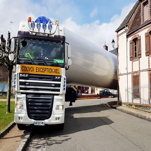 709K views · 6.3K reactions | Transporting a 35 meter wind turbine through a small alley | Discover World | Facebook