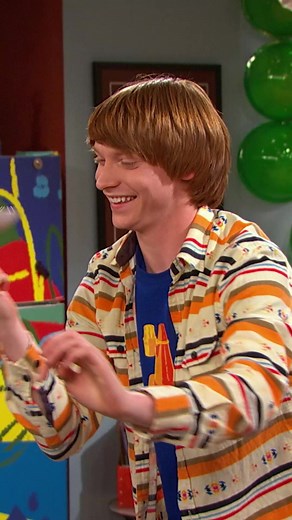 You're still hanging on, right? . . . 🎥: Austin & Ally