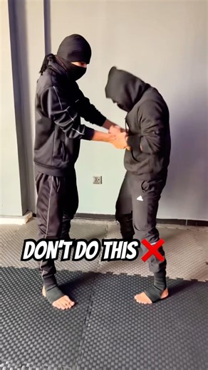 Most People Panic in a Wrist Grab