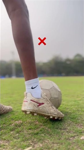 LEARN THIS VIRAL MESSI FREE KICK!! #ytshorts #viralshort #footballskills #football #tutorial #skill