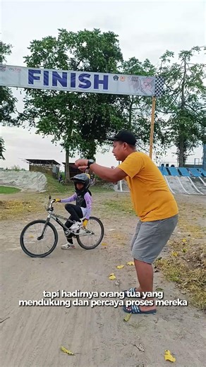 LATIHAN BALAP SEPEDA BERSAMA PAPA DI SIRKUIT GGMM BMX ACADEMY BLITAR RACING SUPERCROSS ONTHEL GOWES