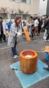 餅つきしてきたよ〜✨ This is a Japanese year-end tradition called mochi-tsuki. We pound steamed rice into mochi together to celebrate the New Year and wish for good luck and happiness. | 國分 あずさ