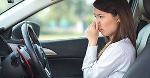 Vieze lucht in je auto? Dit zijn de zes meest voorkomende oorzaken