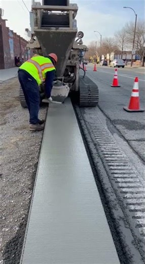 Robot Builds Perfect Curb Seamlessly