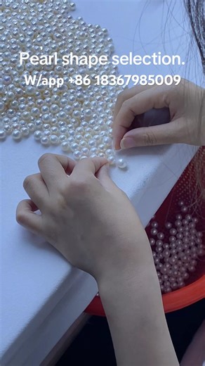 Freshwater pearl shape screening. Pearls are screened based on their roundness. #pearls #jewelry