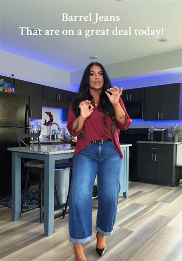 Definitly a must grab 💜 @Walker Rose Boutique #barreljeans #barreljeansoutfit #jeans #midsize