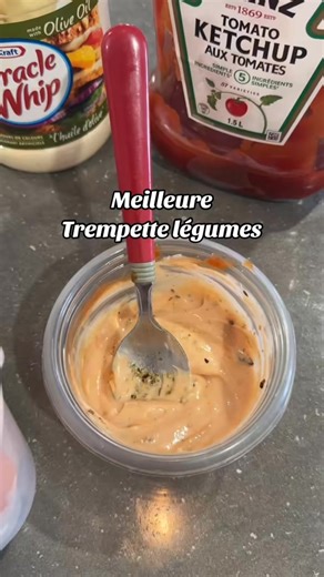 Des épices à mettre dans ta trempette, ça change tout 😍😍 Pour une version plus santé et protéinée mettre la moitié en yogourt grec ! #trempette #recettefacile #legumes #snackveggie #snack #healthy | La touche de bonheur par Kass