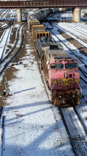 BNSF Yard Switching - BNSF Northtown Yard - Minneapolis #BNSF #northtown #train #railroad #railyard