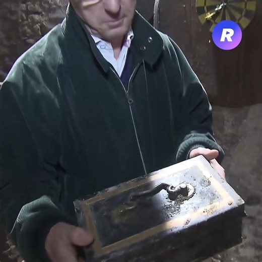 353K views · 2.9K reactions | Un trésor bien spécial découvert dans un coffre enterré sous sa maison ! | Real Life | Facebook