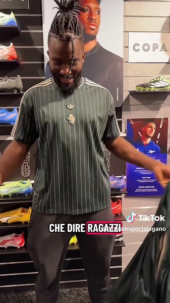 🔥 Nuova collezione Juventus 25/26 ICON 👕⚪⚫ Felpa   Maglietta! Che voto date da 1 a 10? 💯👇 #Juventus #Juve #ForzaJuve #Juventus2026 #FinoAllaFine