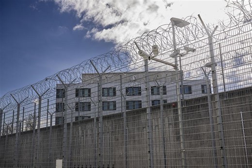 Un Genevois aurait floué une septantaine de personnes avec une pyramide de Ponzi | RTS