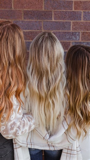 MN Hand Tied Extensions on Instagram: "Curl Series: Method #2 ✨ Let’s talk big, bouncy curls 💛 This method is all about alternating the direction of each curl, that’s what gives your hair movement and dimension instead of one uniform wave. Pro tip: always curl the pieces around your face away from your head for that soft, face-framing finish. Then seal the deal with a little hairspray for hold and hair oil for shine. The perfect combo for touchable, lasting curls ✨ #perkbeautybar #twincitieshai