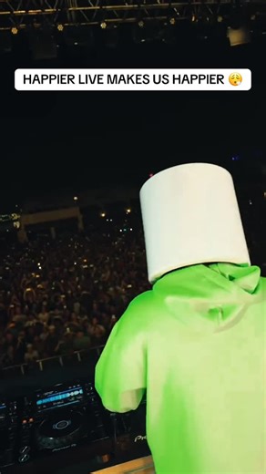 AllThingsMello on Instagram: "Listen to the crowd 🥹 #marshmello #allthingsmello #dj #concert #edm #rave"