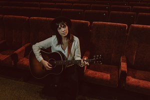 "Wie ein Haufen Besserwisser lauft ihr durch die Welt. Und ohne jene Ahnung glaubt ihr, dass nur eure Meinung zählt..." _ „Nicht mehr zu retten" von Clara Louise ist ab sofort überall erhältlich (Spotify, Apple Music, iTunes, Amazon etc)! Hier könnt ihr euch das Video in voller Länge ansehen: https://youtu.be/fq-snd-l42o | Clara Louise
