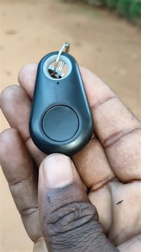 Febin on Instagram: "Smart bluetooth keychain #electronics #trendingreelsvideo #ideas #fblifestyletyle"