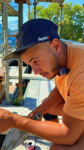 ilaybrix on Instagram: "Brick repair tutorial…#repair #tutorial #construction #tradie #tips"