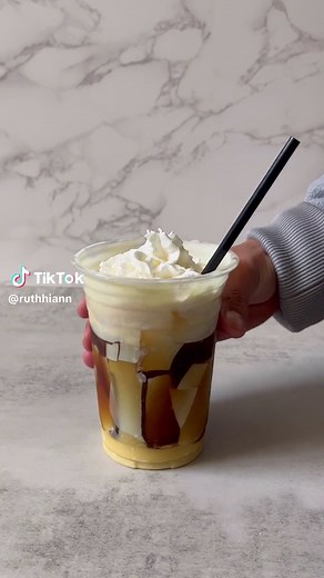 Just hopping on the viral CHOCOLATE CRACKLE COFFEE TREND (the crackle was satisfying so give it a listen) ☕️ Let’s make a brown sugar shaken espresso with white chocolate crackle 🤎 White chocolate crackle— I melted white chocolate and spread it along the cup and I kept it in the freezer all night. Brown Sugar Shaken Espresso— 2 oz brown sugar common syrup @torani 1 - 2 shots espresso @nespresso Transfer to favorite glassware, add milk and top with whipped cream #cracklecoffee #coffeetiktok #cof