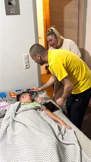 Sleeping? Let’s check! The tablet prank. #creative #funny