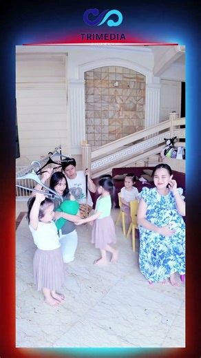 teach children good behavior on public transportation