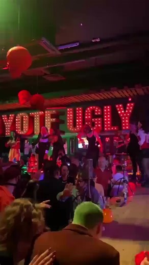 Яркая,эмоциональная вечеринка в баре Гадкий Койот в Москве на Хэллоуин 2025.Moscow.Coyote Ugly.Bar