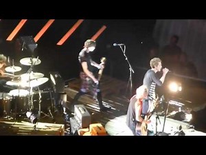 5SOS performing Amnesia live at the MTV Video Music Awards 2014 August 2'4th VMA