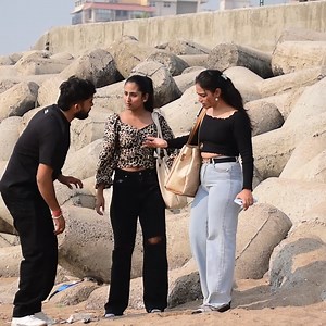 147M views · 1.9M reactions | पैसे के लिए हुआ दो बहनों का रिश्ता ख़राब | Somesh Brijwasi Pranks | Facebook