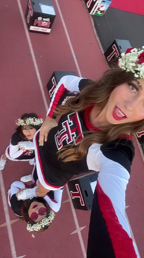 flyer’s minions ❤️ #cheer #dance #stunt #cheerleading #cheerleader #SephoraConcealers #fnl #DrPepperTuitionContest #varsity