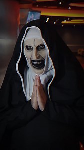Amikor kialszanak a fények, elkezdődik a végső rítus… 😈🔞 Démonok között – Utolsó rítusok, szeptember 4-től a Cinema City mozikban, 2D, VIP, IMAX, 4DX és ScreenX formátumokban! Készen állsz szembenézni vele? Vedd meg a jegyed most >>> https://tr.ee/1bgrVZyqXw #cinemacityhu #mozi #moziznijo #moziznijó #démonokközöttutolsórítusok #TheConjuringLastRites #theconjuring #horror #horrorfilm #démonokközött | Cinema City Magyarország