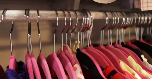 8 Decluttering Hacks to Reduce Clutter Without Effort