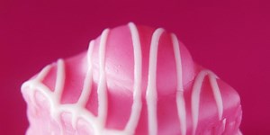 Mr Kipling launches a limited edition cake bouquet for Valentine’s Day