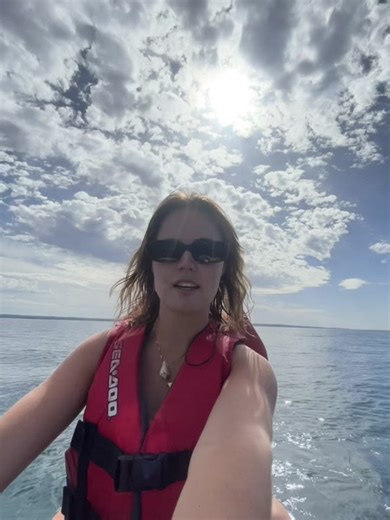 Jet skiiiiiii #twinbitches #jetski #foryoupage #travisscott #fypシ゚viral #21savage