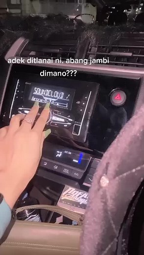 Exploring Multimedia Features in Cars