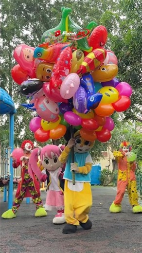 4 Funny Clowns Dancing - MY BALLOONS ARE FIVE #shorts