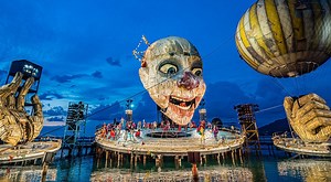 ‘Rigoletto’, uma das óperas mais populares de Verdi, é apresentada pela primeira vez numa espetacular encenação de Philipp Stölzl para o palco do lago Bregenz. ‘Rigoletto, no Festival de Bregenz’, sábado, dia 1, a partir das 22:10 em estreia na RTP2 | RTP2