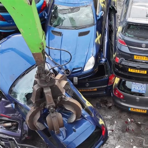 Scrap Car Stacking Like a Boss! 🚜🔥 #scrap #car