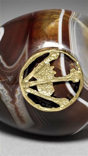 Agate askos with gold inlays, made over 2000 years ago