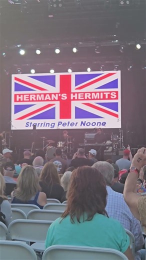 Peter Noone arrives at ABBEY ON THE RIVER 2026
