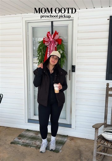 Crew is finally back in school after the snow storm👏🏼 puffer vest @Dezarae | ON THE GO 🖤 @CRZ YOGA