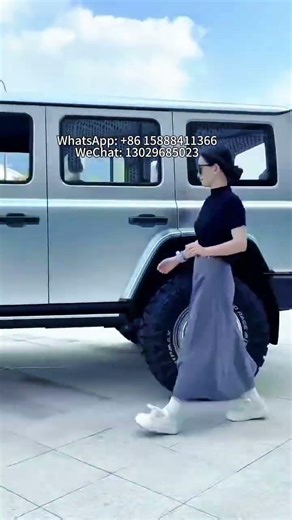 Electric side steps are installed on pickup trucks and SUV